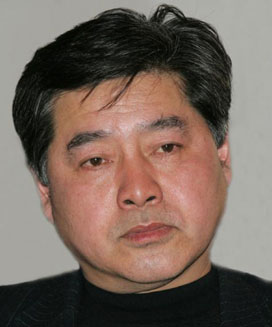 书画家周俊炜照片以下为书画家周俊炜的简介,介绍:周